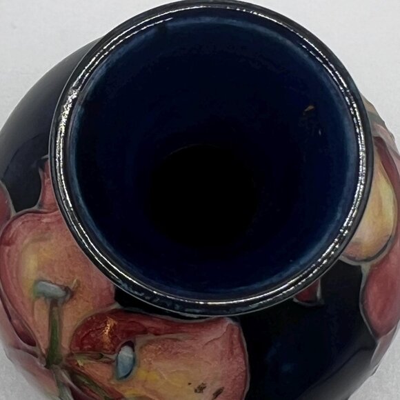 Moorcroft cobalt blue freesia Pattern mini Vase 4” tall  stamped Moorcroft - Picture 6 of 7